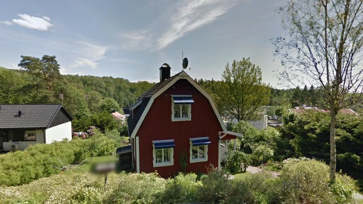 Denna Google Street View-bild visar var Stenåsgatan 8 i Borås är belägen. Fastigheten bytte ägare i december 2020, när den nya ägaren tog över fastigheten för 4 500 000 kronor. 