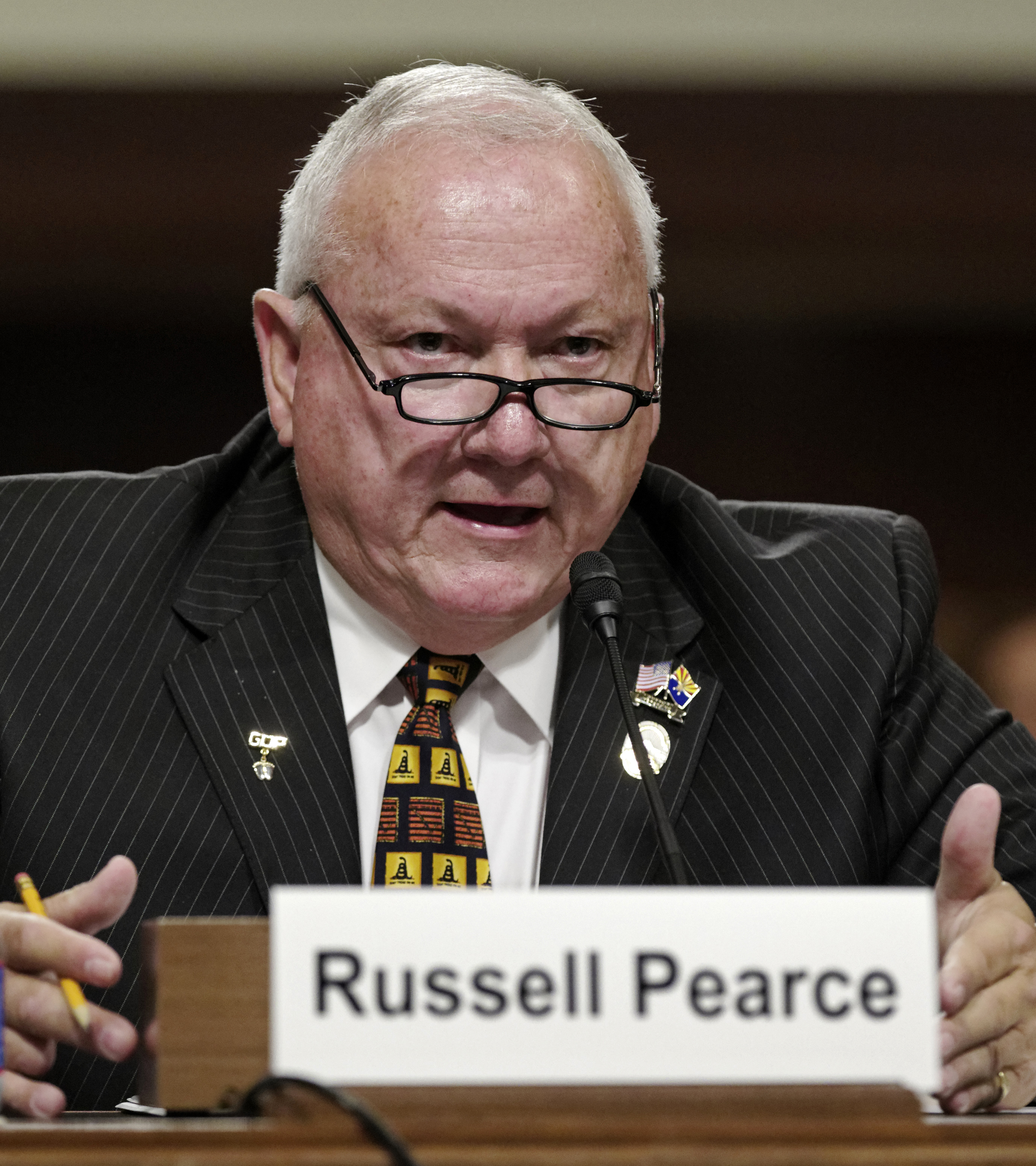 Högerextremisten har kopplats till före detta Arizona-senatorn Russell Pearce.