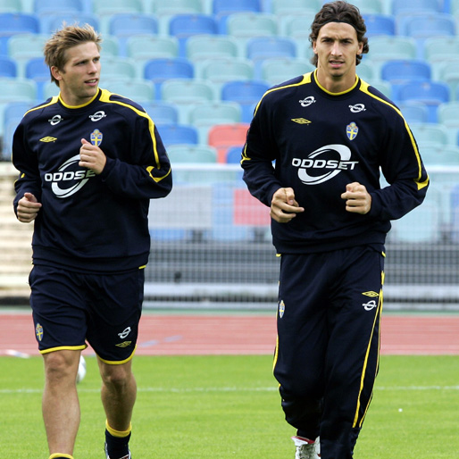 Zlatan Ibrahimovic och Anders Svensson under träning inför landskampen mot Tjeckien år 2005.