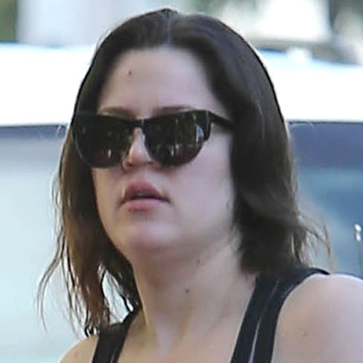 Khloe Kardashian är osminkad. Khloe Kardashian är osminkad.