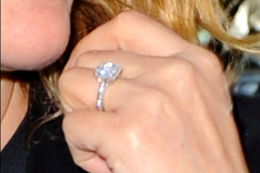 Drew Barrymore fann äntligen kärleken - och på köpet kom några miljoner att trä på fingret. Drew Barrymore fann äntligen kärleken - och på köpet kom några miljoner att trä på fingret.