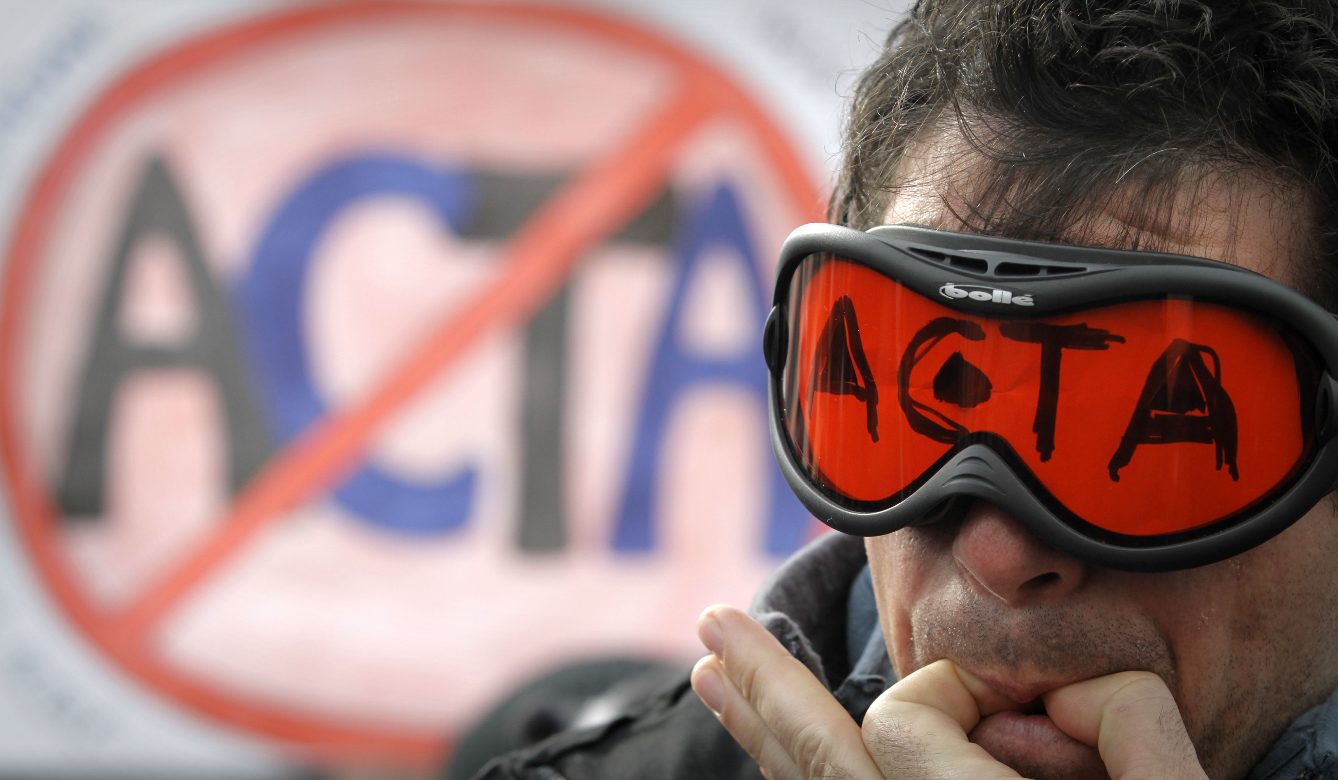 Acta fortsätter att ställa till med oreda bland EU-topparna.