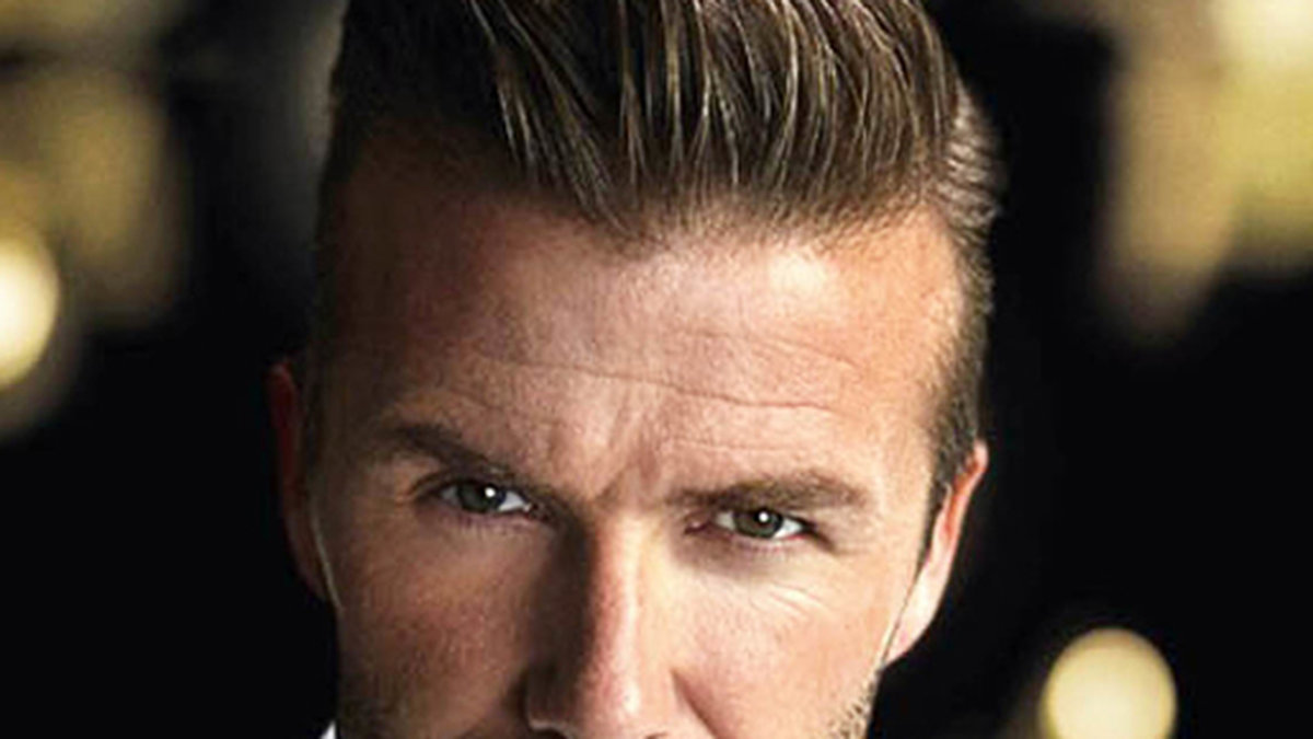 David Beckham modellar för sin egna parfym Gold Edition.