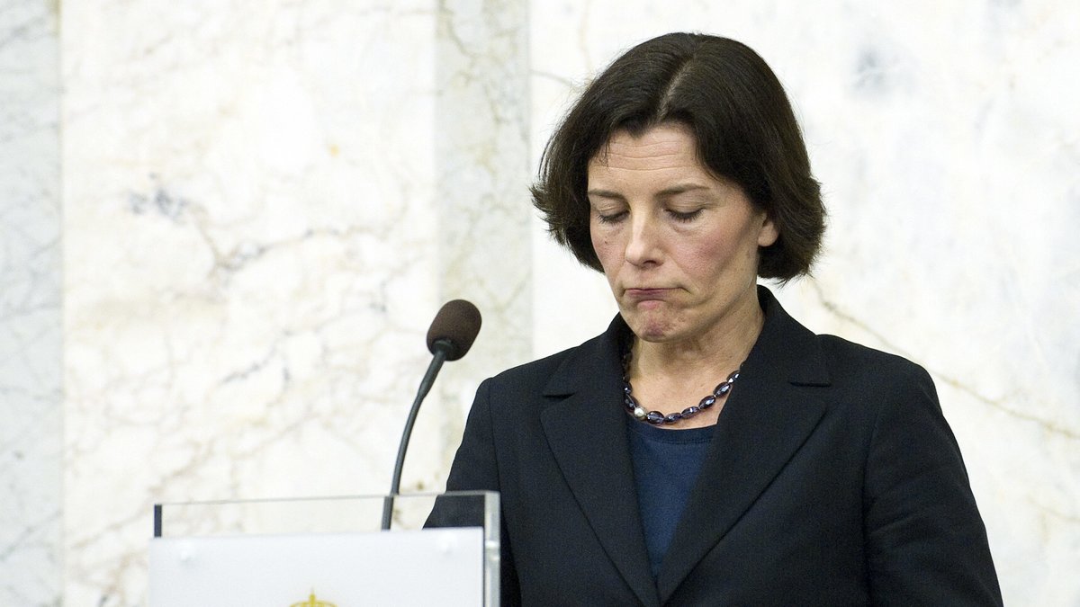 Försvarsminister Karin Enström ville inte svara på om Saudiarabien är en diktatur.