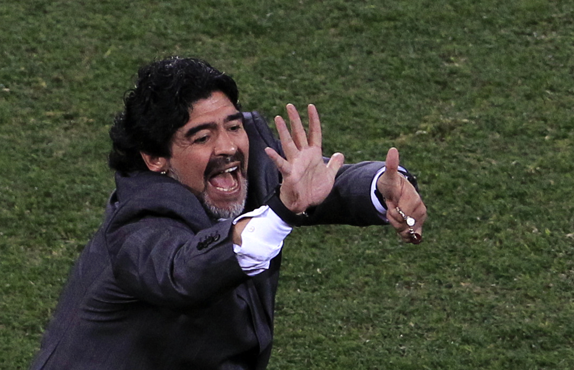 Maradona får glädjefnatt.