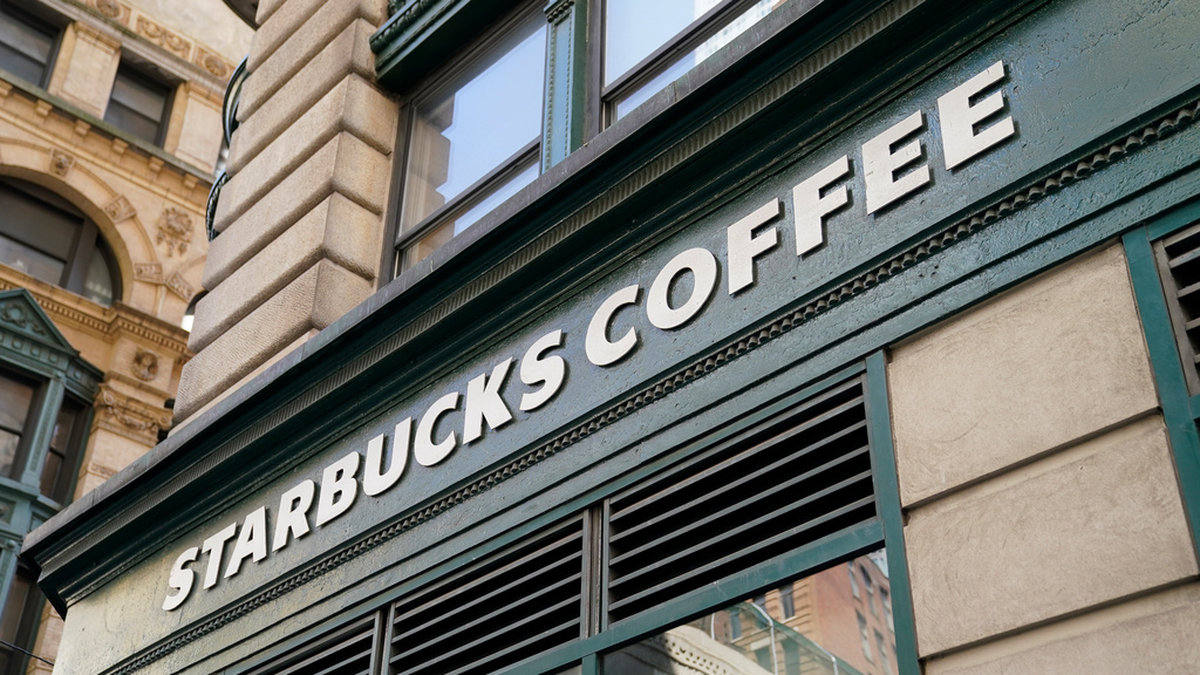 Anställda hos Starbucks strejkar i USA. Arkivbild.