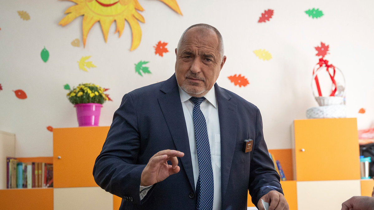 Den tidigare bulgariske premiärministern Boyko Borisov röstar i söndagens val. Hans parti Gerb ser enligt vallokalsundersökningar ut att bli största parti.