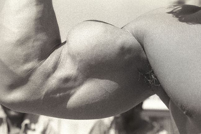 Schwarzenegger har erkänt att han under perioden dopat sig med anabola steroider, som då var lagligt. 
– Steroiderna hjälpte mig att behålla muskelmassa trots att jag gick på diet inför tävlingar, sa Arnold. 