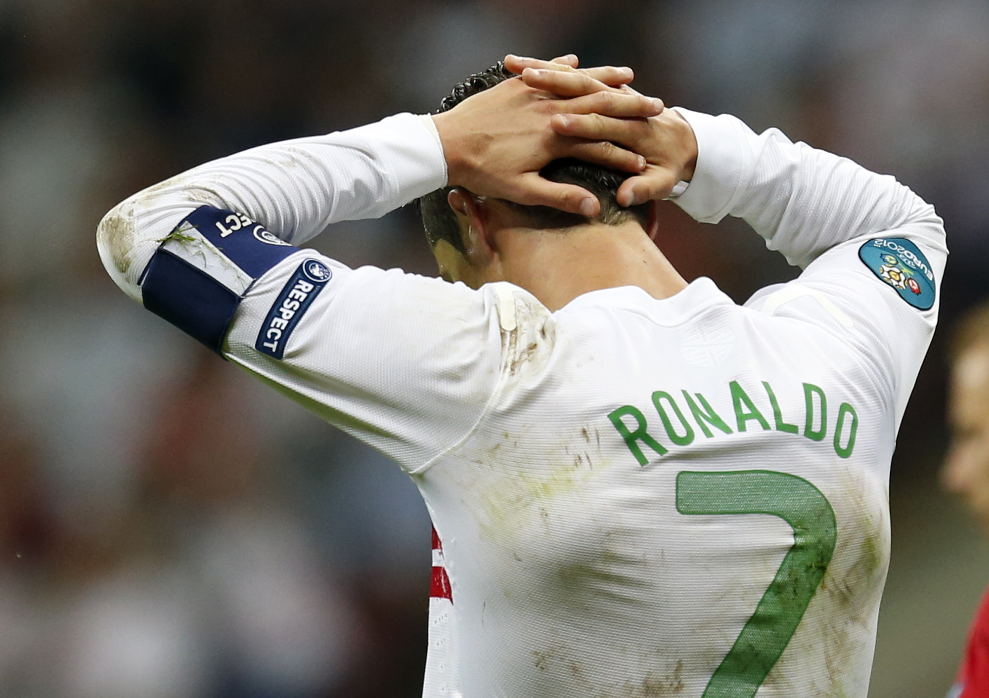 Och så besviken var Ronaldo efter den stolpträffen.