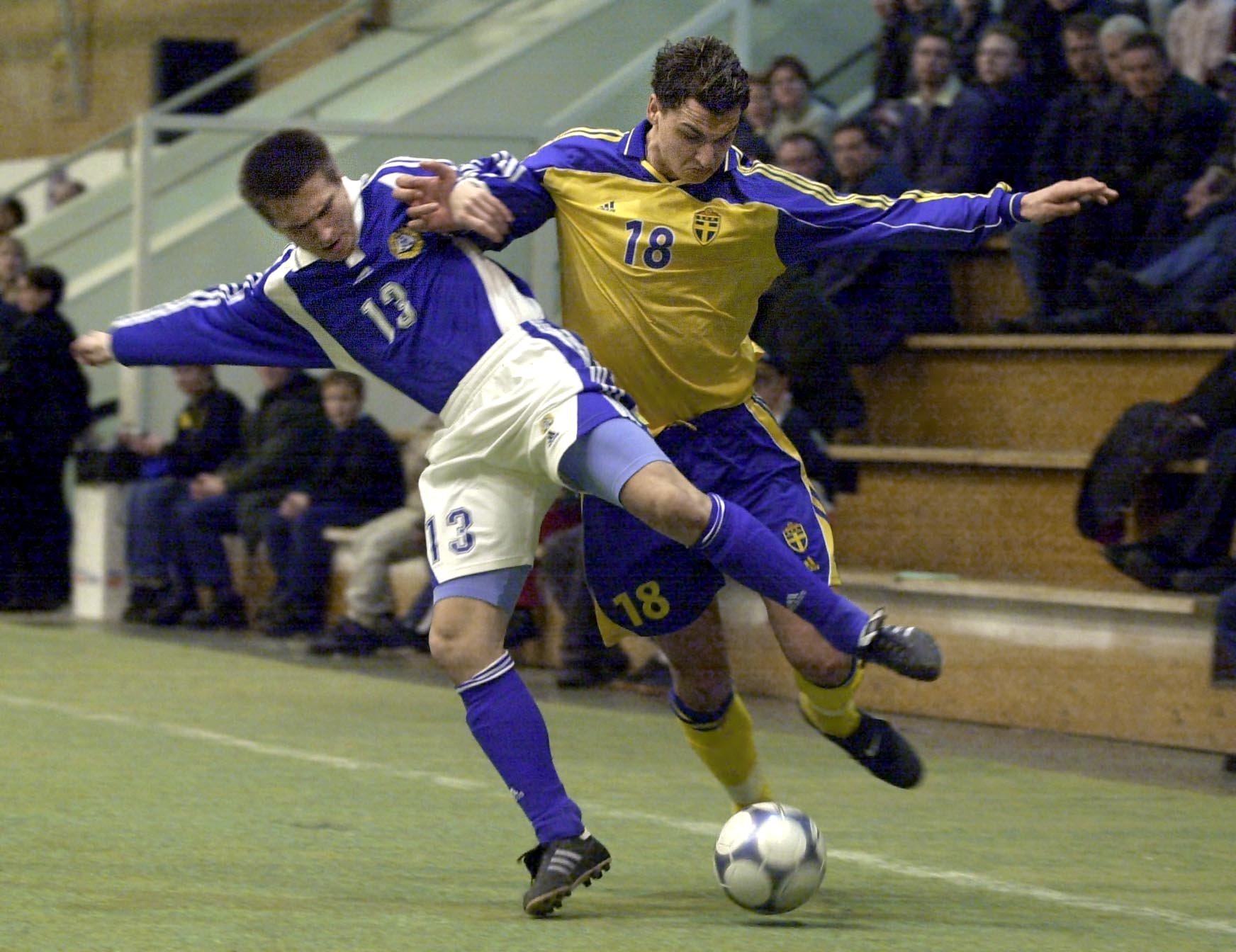 I en inomhusmatch i början av 2000-talet. I en inomhusmatch i början av 2000-talet.