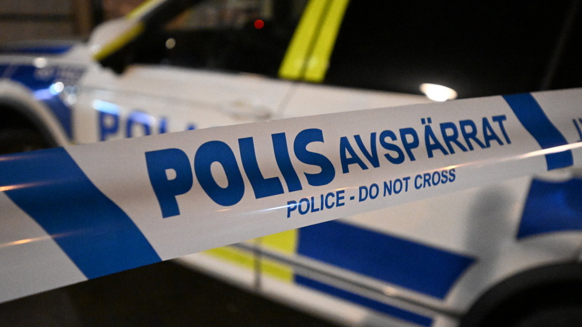 En man sitter anhållen sedan en annan man hittats död i en bostad i Södertälje. Arkivbild.