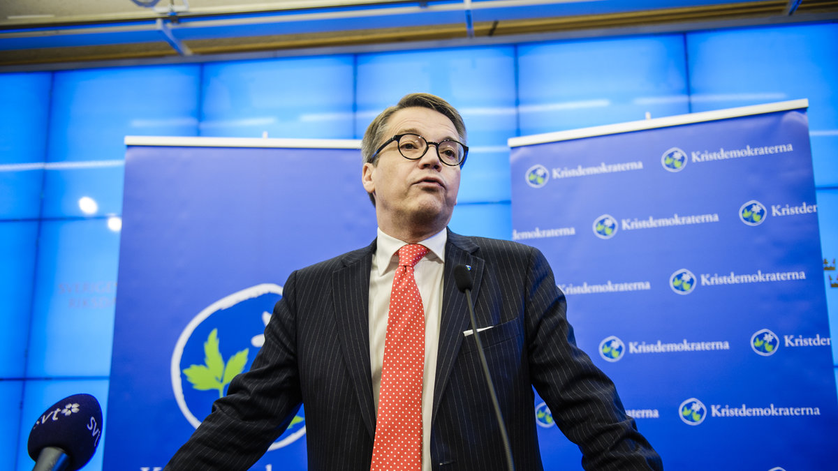 Innan Göran Hägglund berättade att han skulle sluta som partiledare gjorde KD utspel om invandring. 