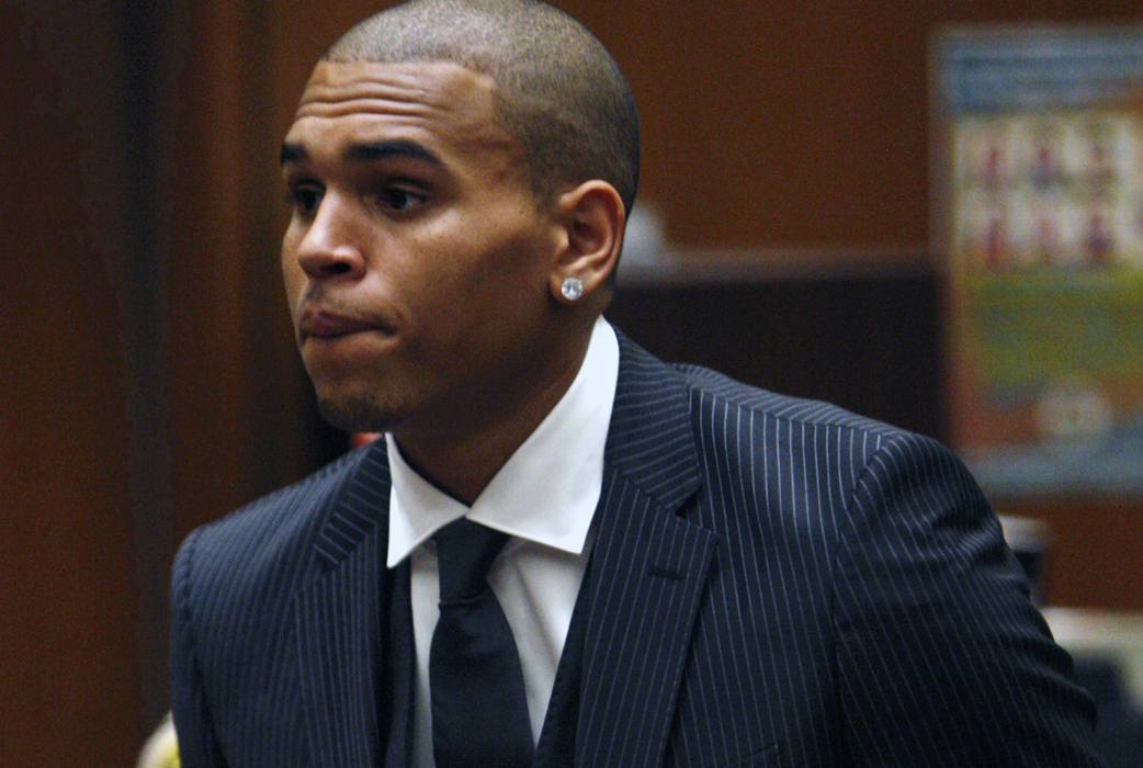 Drake vs Chris Brown. Under sommaren 2012 hamnade r 'n' b-stjärnorna Chris Brown och Drake i ett blodigt slagsmål på en nattklubb i New York. Drake vs Chris Brown. Under sommaren 2012 hamnade r 'n' b-stjärnorna Chris Brown och Drake i ett blodigt slagsmål på en nattklubb i New York.