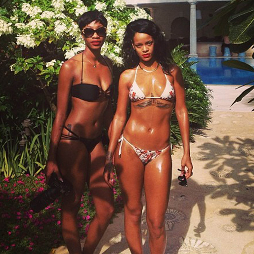 Rihanna och hennes bästis Melissa jobbar på brännan. Rihanna och hennes bästis Melissa jobbar på brännan.