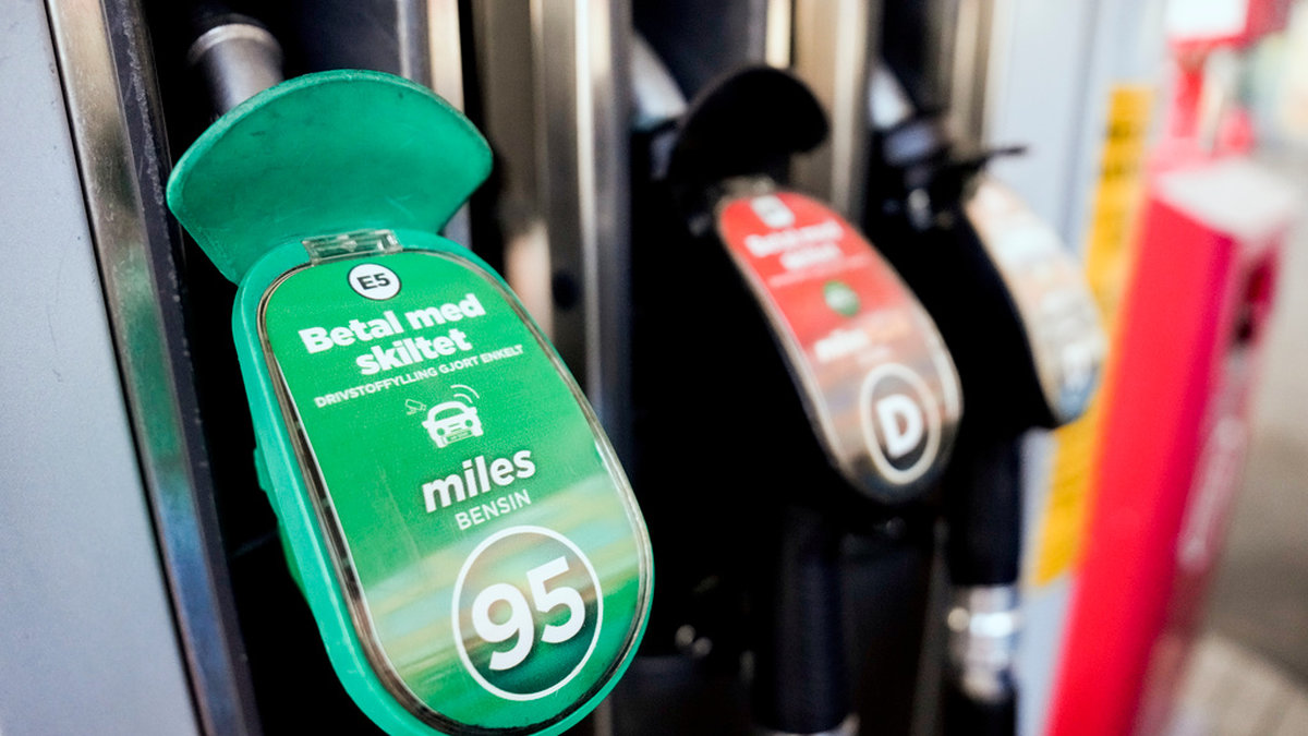Priset på 95-oktanig bensin höjs till över 20 kronor per liter. Arkivbild