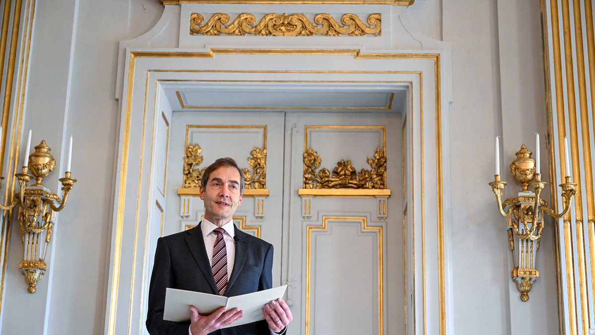 Mats Malm, ständig sekreterare vid Svenska Akademien, tillkännagav 2023 års Nobelpris i litteratur i Börshuset i Stockholm. Arkivbild.
