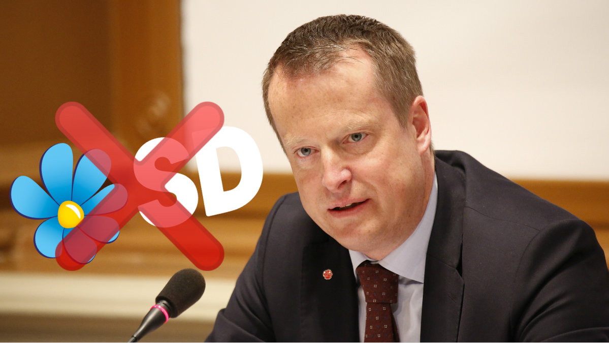 Anders Ygeman, Sverigedemokraternas logotyp med ett rött kryss över.