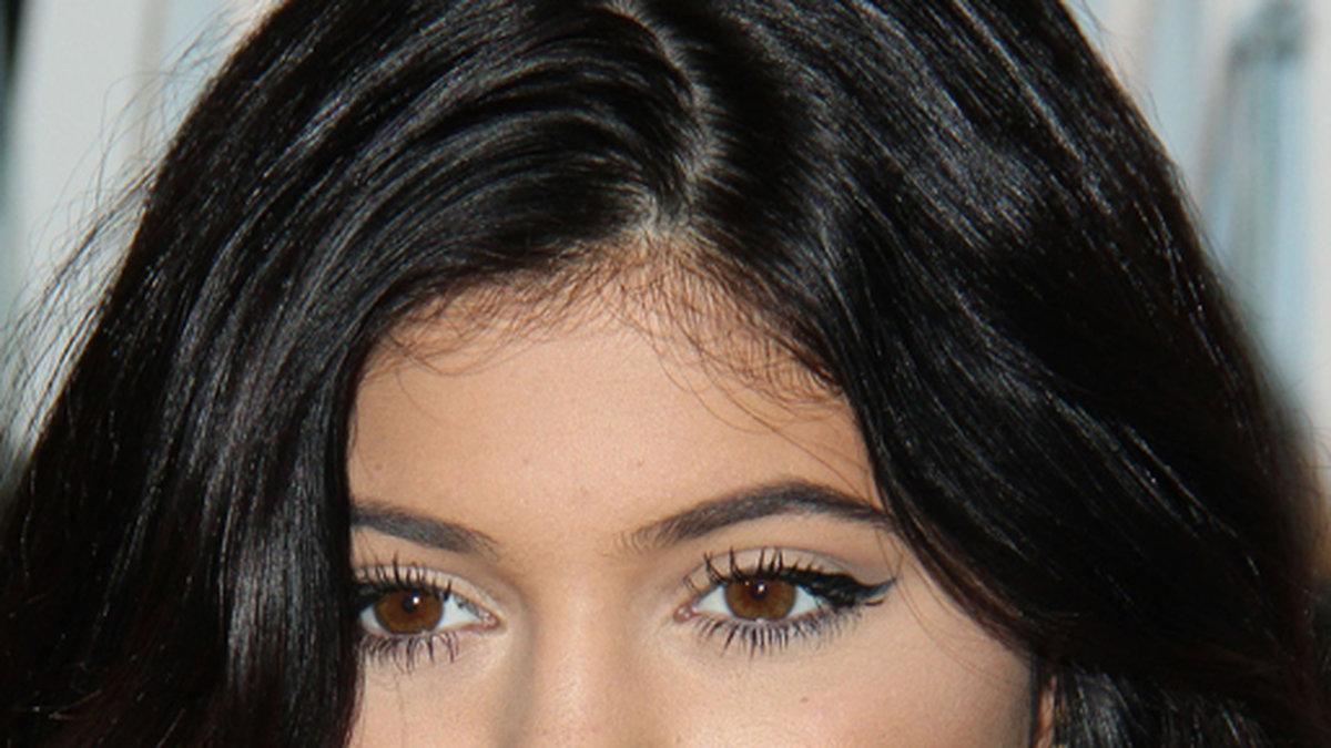 Även Kylie Jenner har gjort en hel del operationer. Så här såg Kylie ut år 2013. 