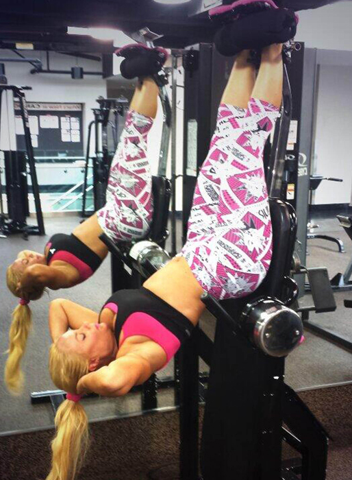 Coco kämpar på gymmet. Coco kämpar på gymmet.