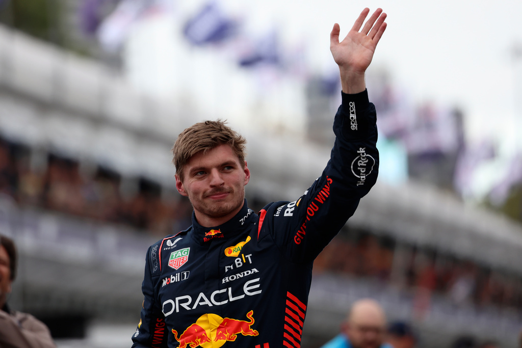 Red Bull-föraren Max Verstappen vann Australiens GP efter ett dramatiskt lopp.