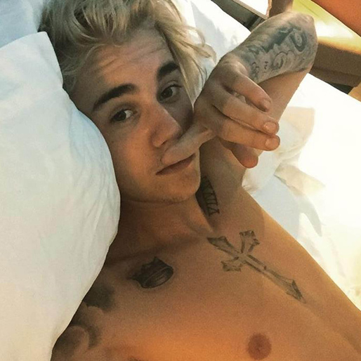 Justin Bieber bjuder på en gosig selfie från sängen. Justin Bieber bjuder på en gosig selfie från sängen.