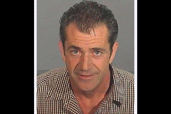 Mel Gibson efter att han gripits för fyllekörning. Det var även då han anklagade judarna för att vara roten till all ondska i världen. Mel Gibson efter att han gripits för fyllekörning. Det var även då han anklagade judarna för att vara roten till all ondska i världen.
