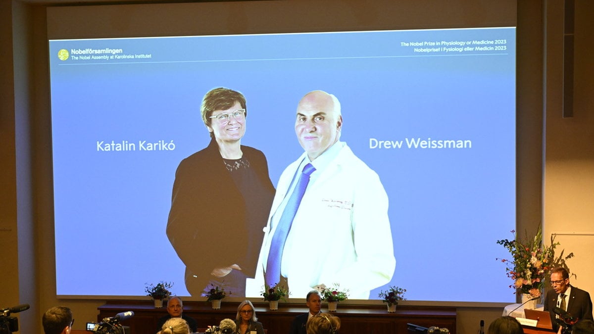 Katalin Karikó och Drew Weissman tilldelas årets Nobelpris i fysiologi eller medicin.