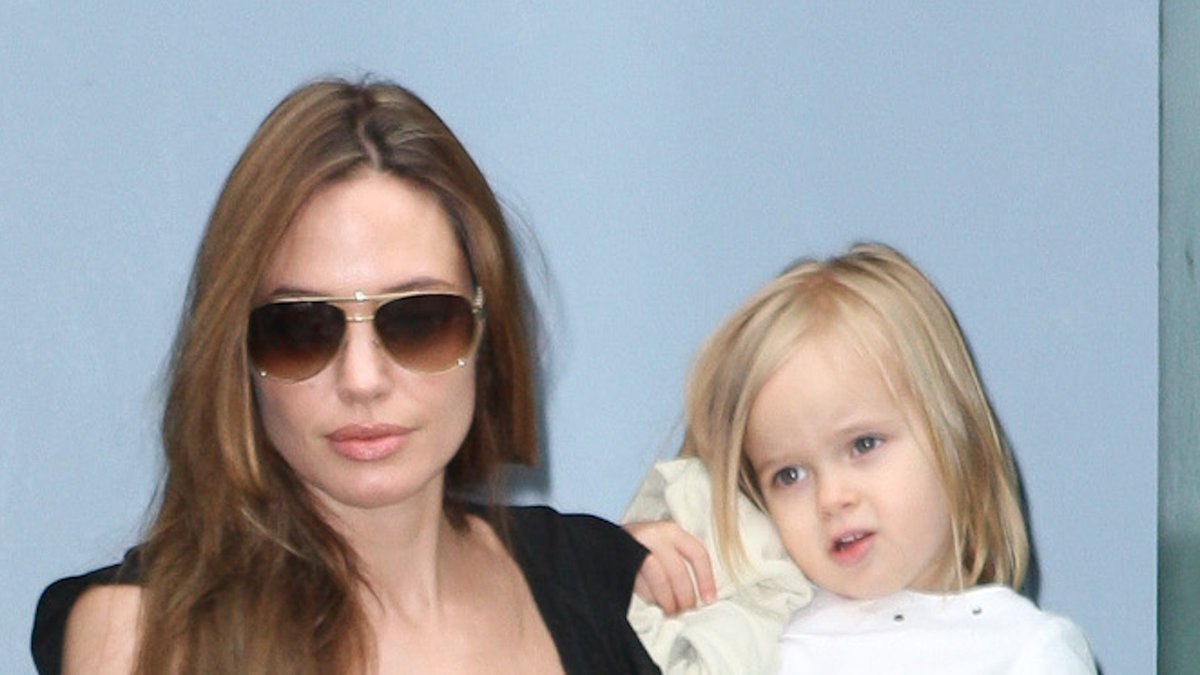 Angelina tillsammans med filmaktuella dottern Vivienne.