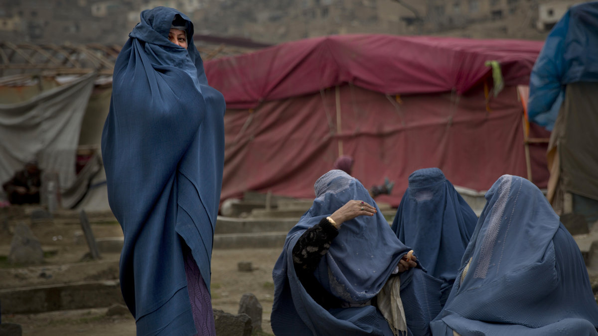 I Afghanistan tror man att man kan bli infertil om man duschar under mensen.