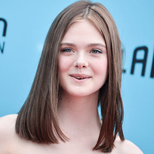 Elle Fanning på premiären av filmen The Boxtrolls med en diskret makeup. Elle Fanning på premiären av filmen The Boxtrolls med en diskret makeup.