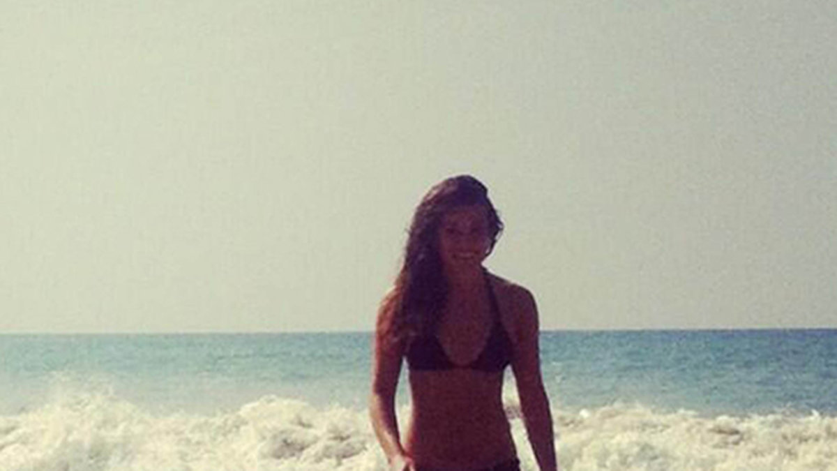 Lea Michele från Glee hänger på stranden.