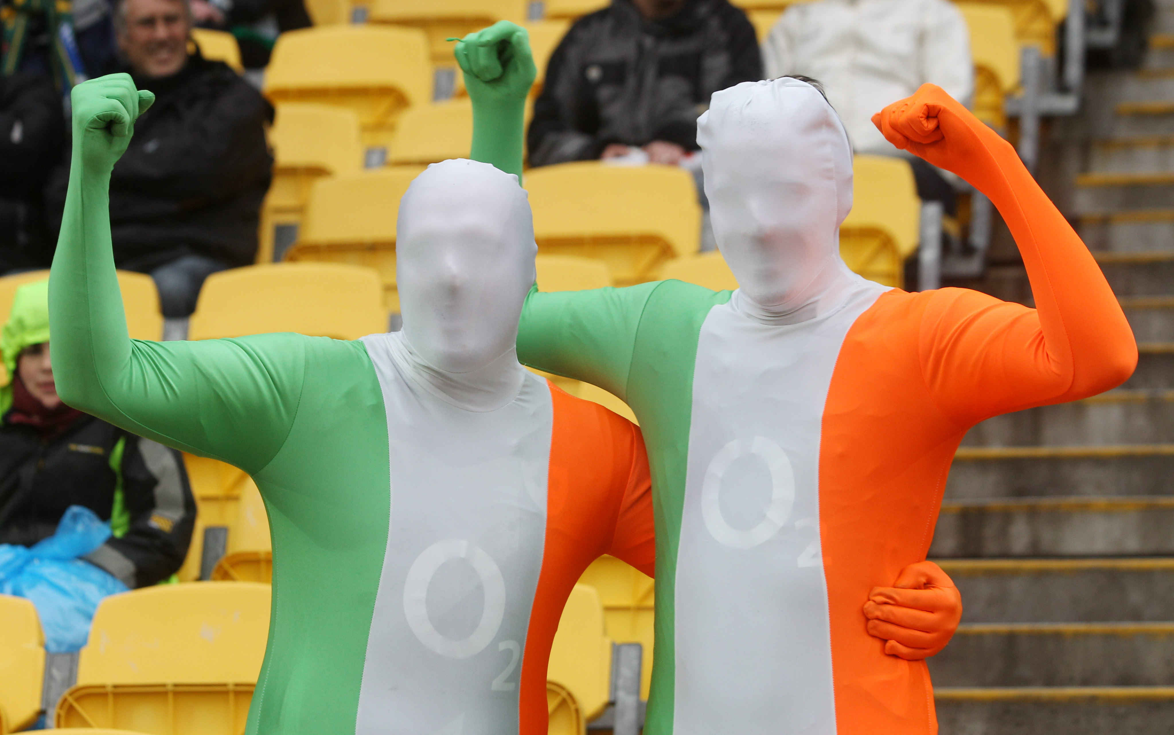 Irlands landslag väntas få besök av 15 000 supportrar under kvällens öppna träning.