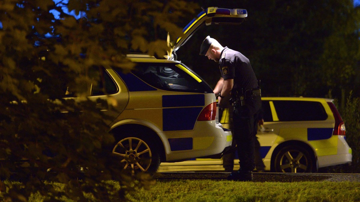 Inom loppet av några timmar hittade polisen två döda kroppar i Stockholm.