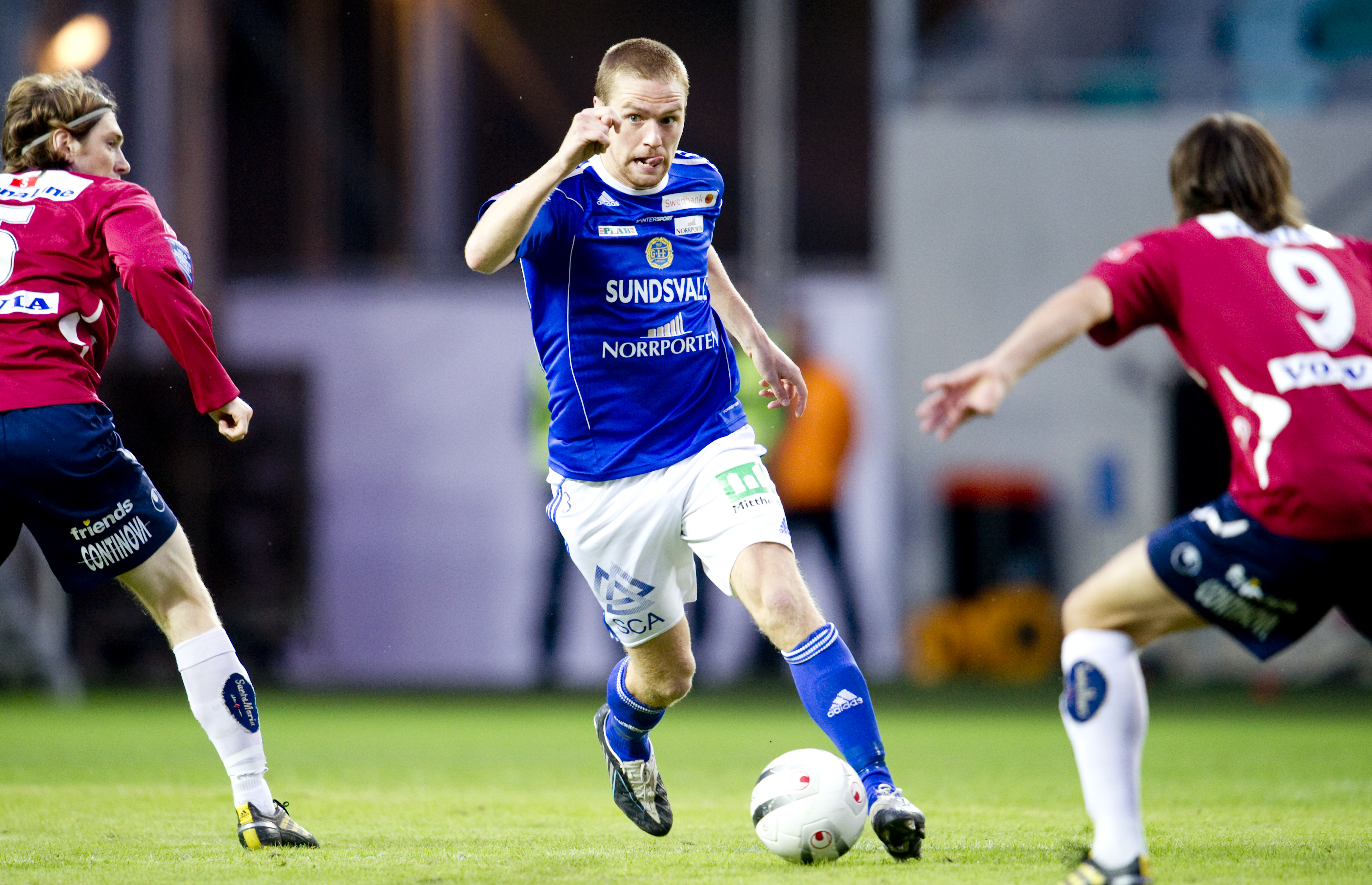 3. David Myrestam, vänsterback. Betyg: 2/5. Offensiv ytterback som fick mycket förtroende i superettan. Oprövad på allsvensk nivå. 3. David Myrestam, vänsterback. Betyg: 2/5. Offensiv ytterback som fick mycket förtroende i superettan. Oprövad på allsvensk nivå.