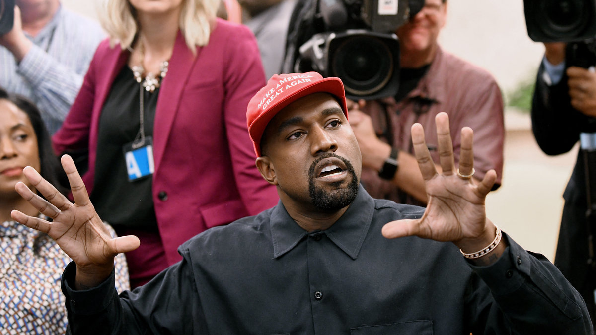 Kanye West pissar på musikindustrin.