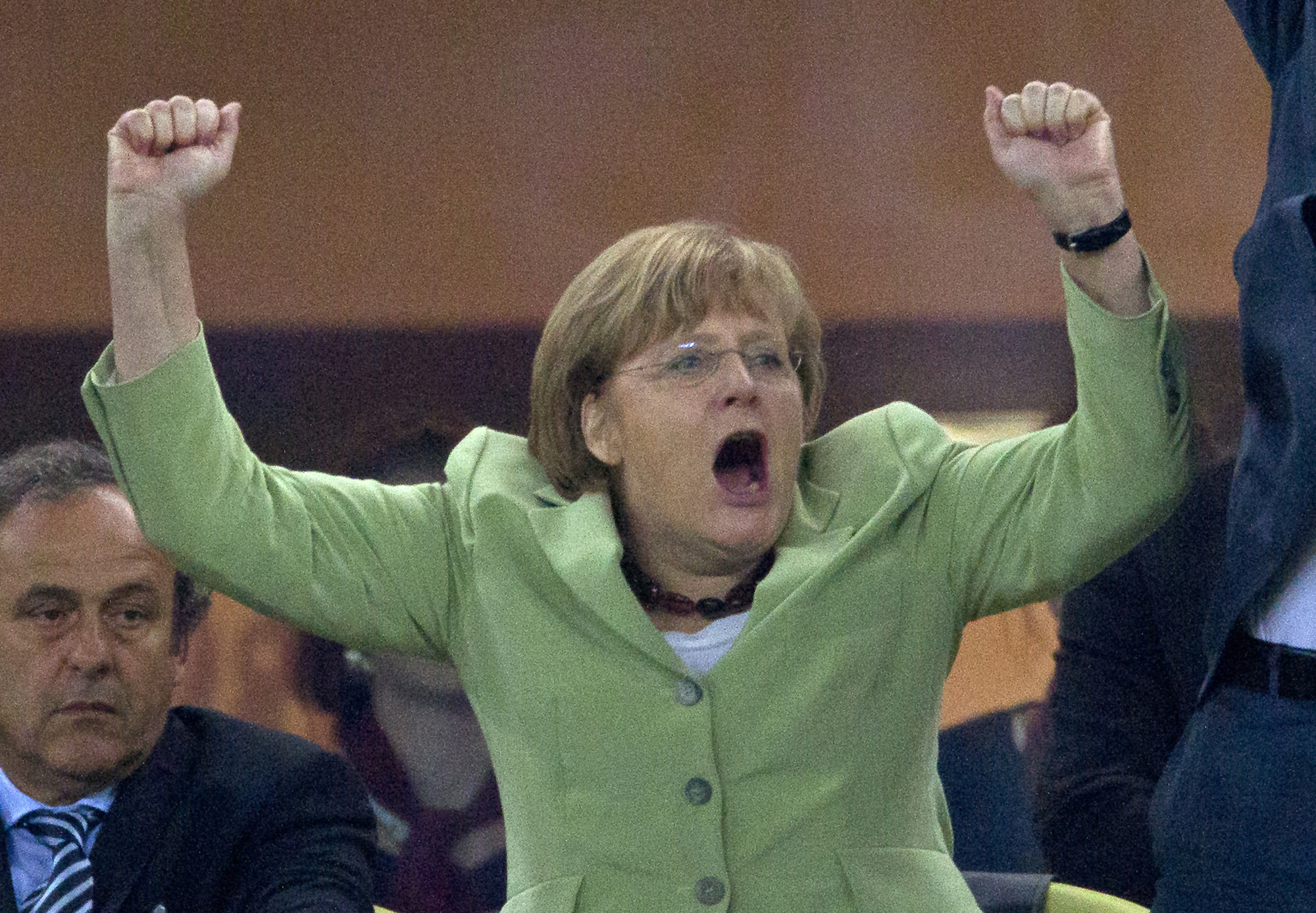 Angela Merkel var inte rädd för att visa sin glädje när Tyskland vann mot Grekland. Angela Merkel var inte rädd för att visa sin glädje när Tyskland vann mot Grekland.