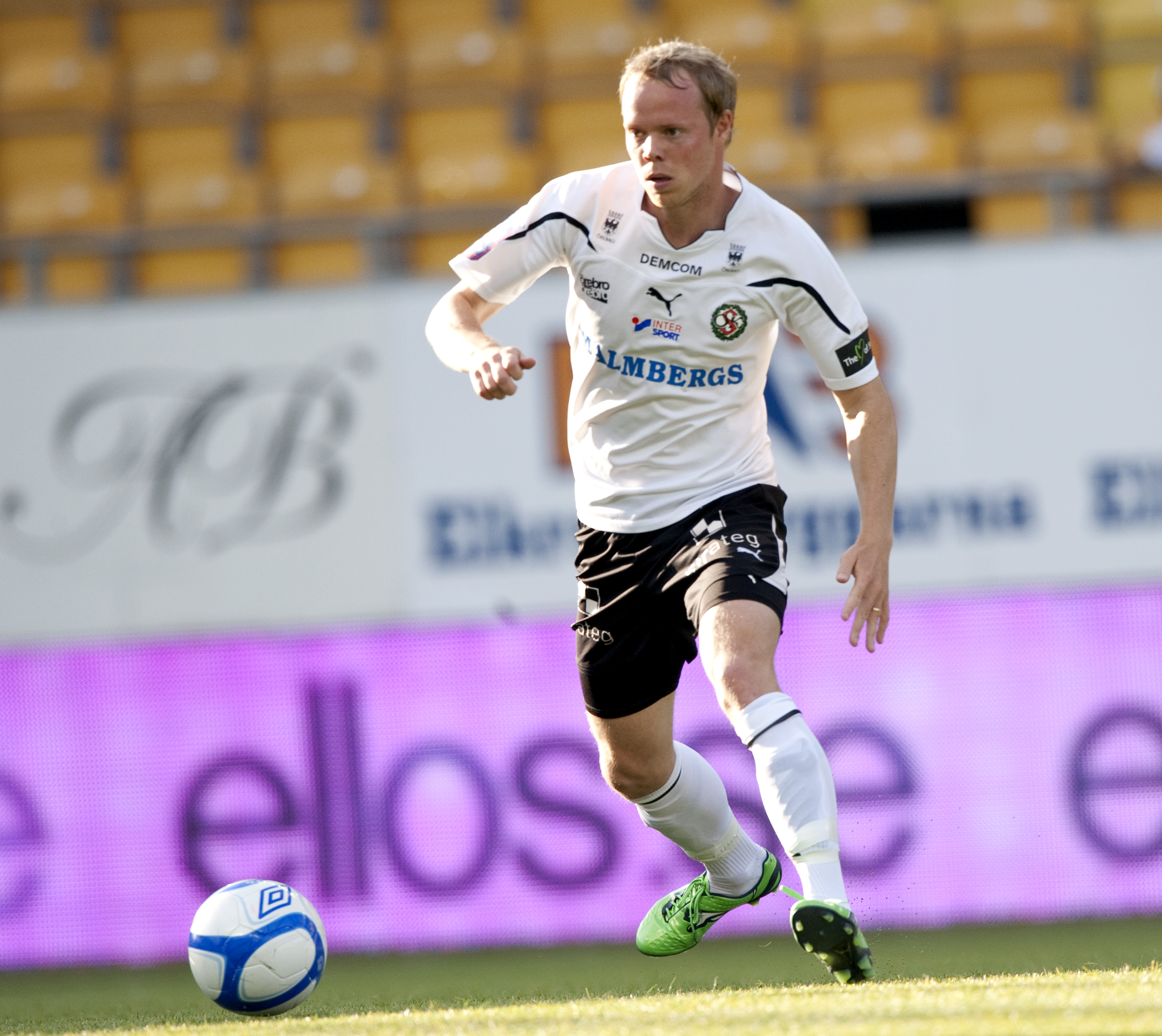 2. Patrik Haginge, högerback. Betyg: 2/5. Fick en nytändning när han återvände till Örebro från Djurgården. Bra på sin högerkant, gillar att gå med i offensiven. 2. Patrik Haginge, högerback. Betyg: 2/5. Fick en nytändning när han återvände till Örebro från Djurgården. Bra på sin högerkant, gillar att gå med i offensiven.