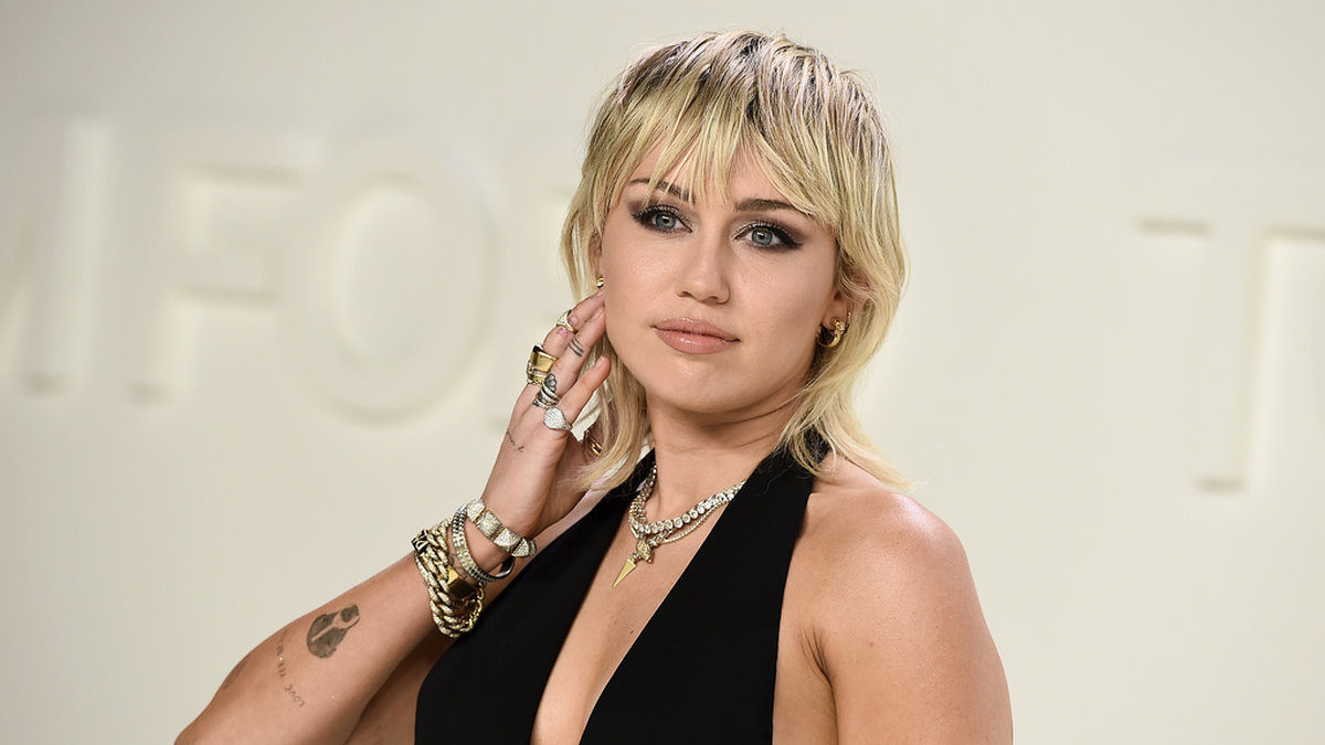 Artisten Miley Cyrus hamnade i bråk med Sinead O'Connor efter videon till 'Wrecking ball' för tio år sedan. Nu kommenterar Cyrus bråket i samband med ett nytt singelsläpp. Arkivbild.