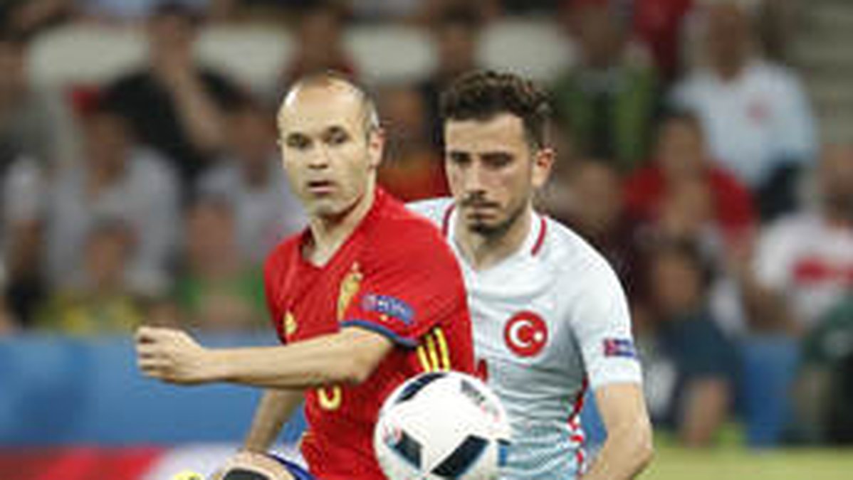 Iniesta utsågs till EM:s bäste spelare 2012 – när Spanien tog guld.