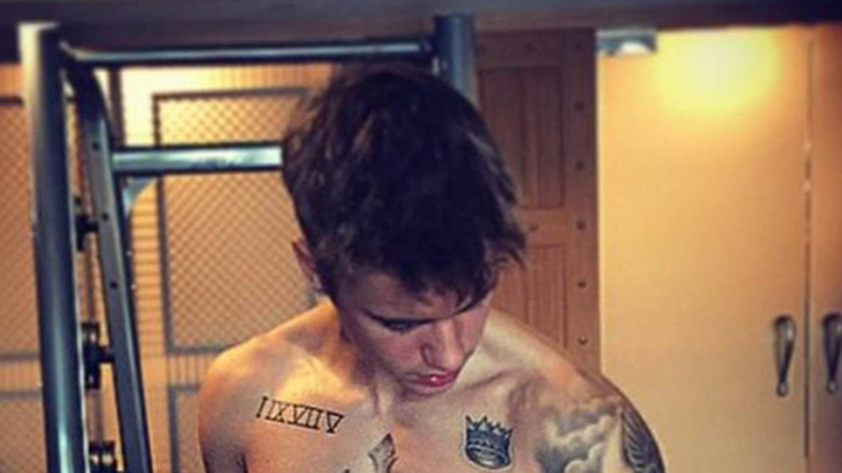 Justin Bieber kör hårt på gymmet.