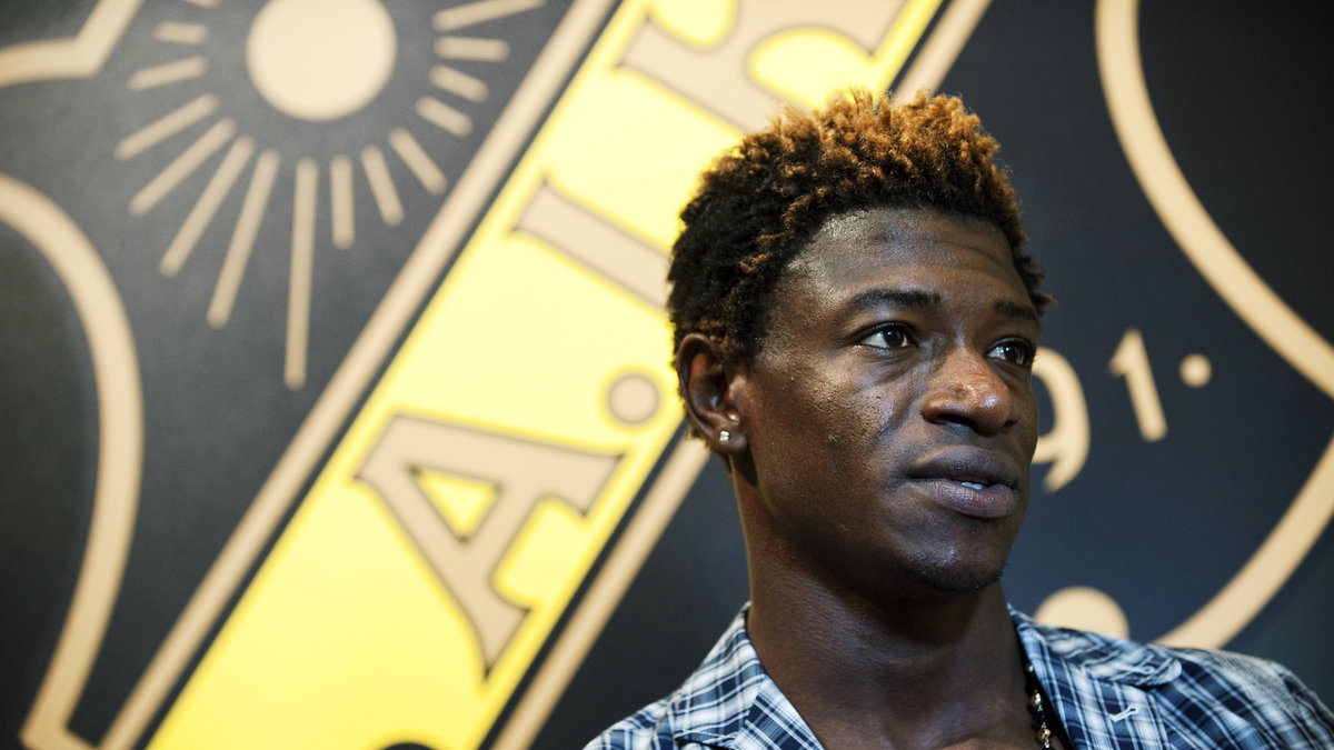 Mohamed Bangura ska spela för AIK resten av säsongen.