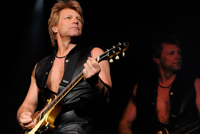 25. Bon Jovi, 50, räknas fortfarande som en av världens mäktigaste. Tro det eller ej, så är han ett hett ämne på sociala medier enligt Forbes.