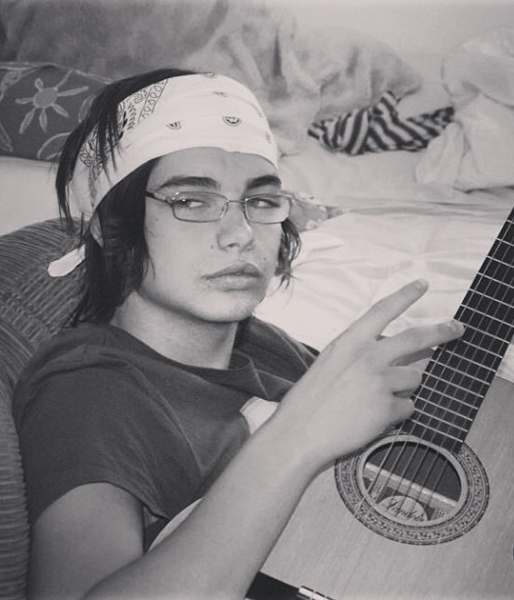 Han tog sig fram till final i årets Melodifesival och började tidigt med musiken. Vet du vem? Han tog sig fram till final i årets Melodifesival och började tidigt med musiken. Vet du vem?