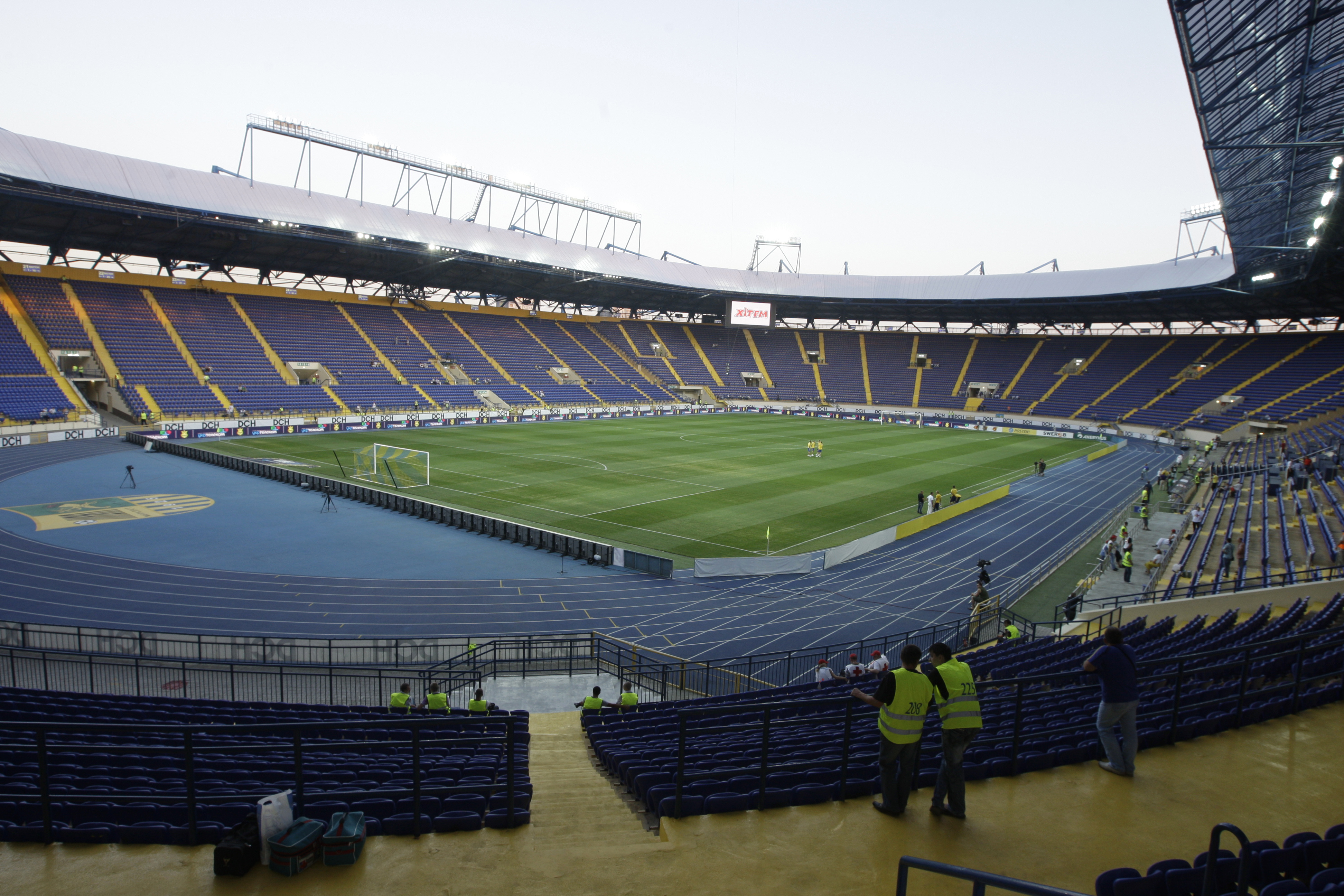 Metalist stadium, Kharkiv. Kapacitet: 35 000. Invigdes: 1926, renoverad och återinvigd i december 2009. Matcher: 3. Metalist stadium, Kharkiv. Kapacitet: 35 000. Invigdes: 1926, renoverad och återinvigd i december 2009. Matcher: 3.