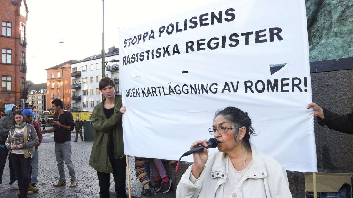 Polisens register över romer har mötts av hård kritik.