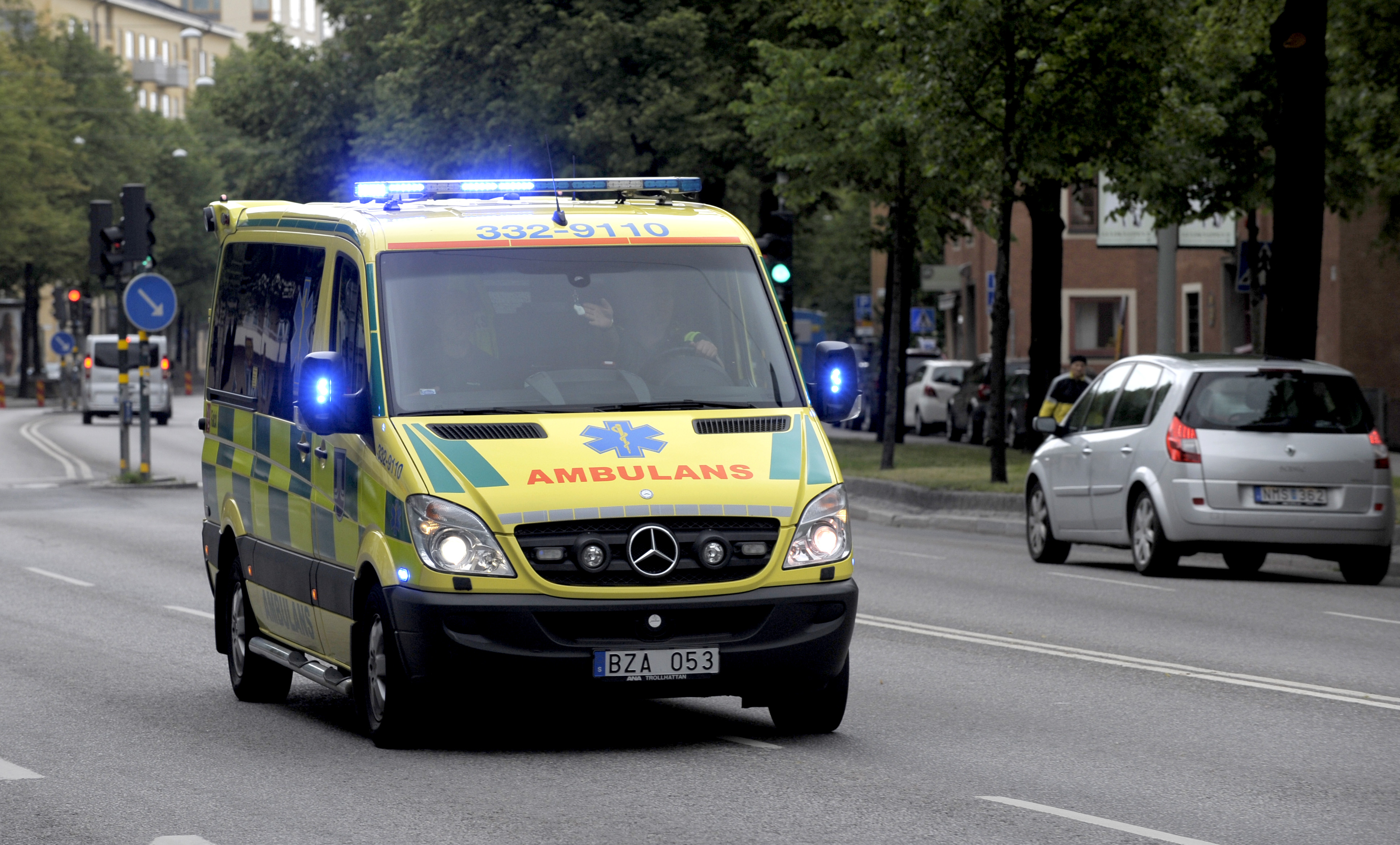 Den medvetslöse mannen vaknade till liv och stal ambulansen. Ambulansen på bilden är svensk och har inget med händelsen att göra.
