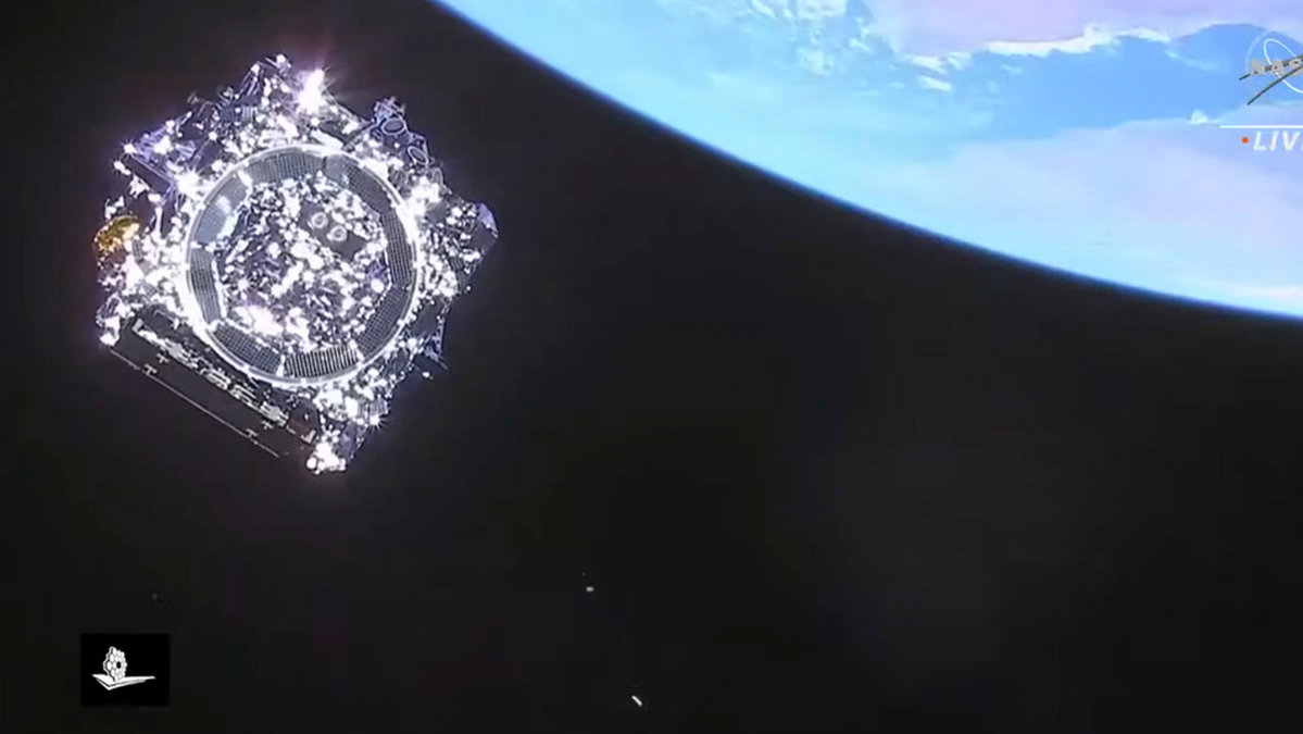 James Webb-teleskopet efter uppskjutningen från jorden den 25 december i fjol.