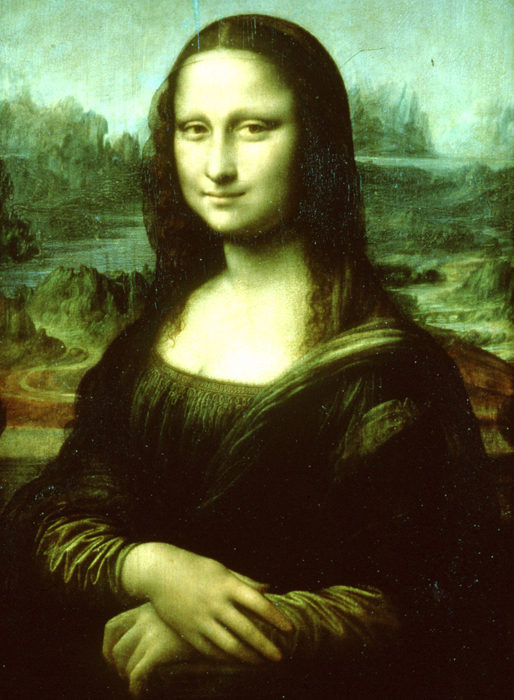 Hennes väninnor kallar henne för "Mona Lisa" efter Da Vincis målning. 