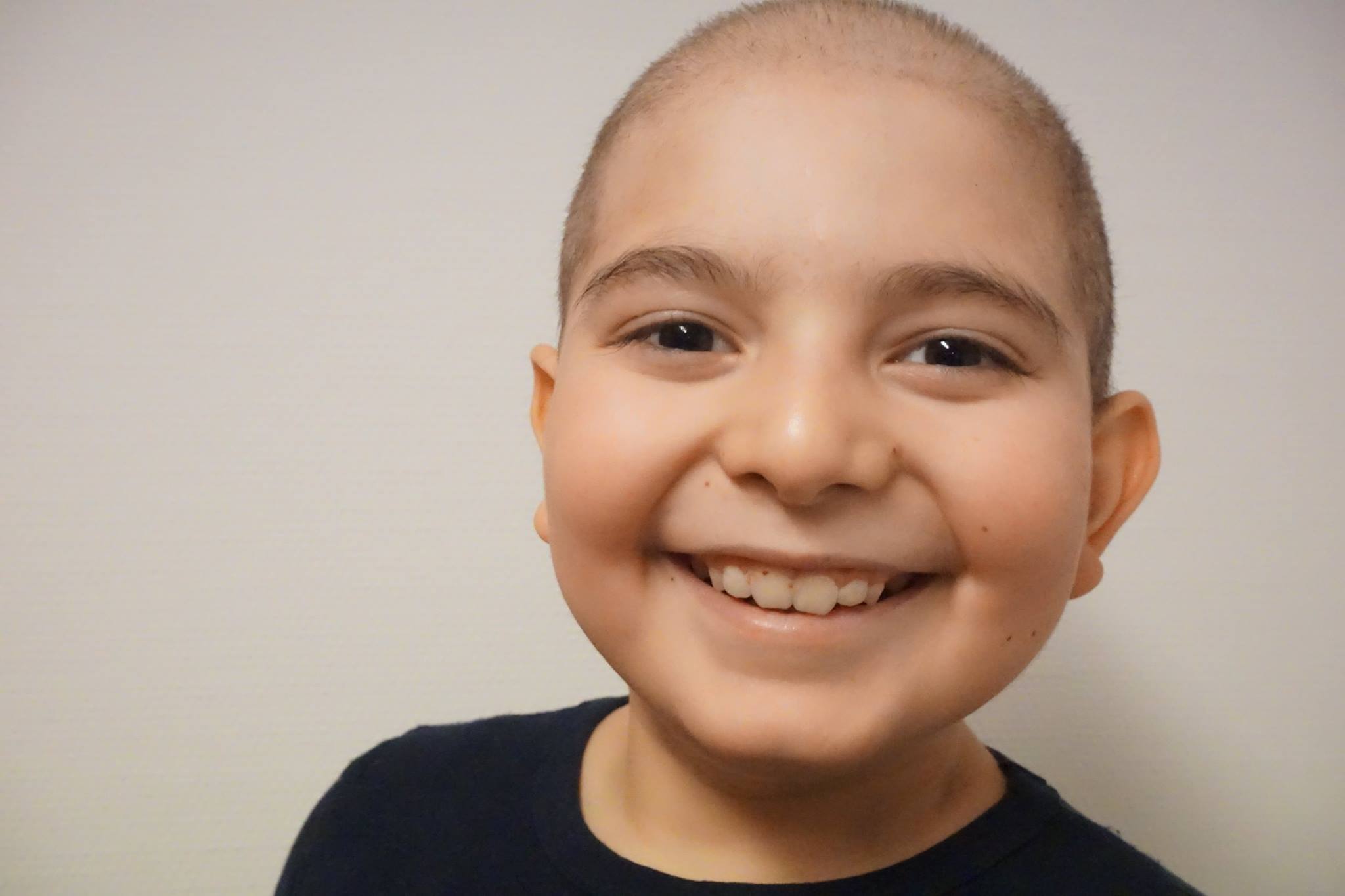 Daniel fick en tumör när han var fem år gammal och nu peppar han andra.