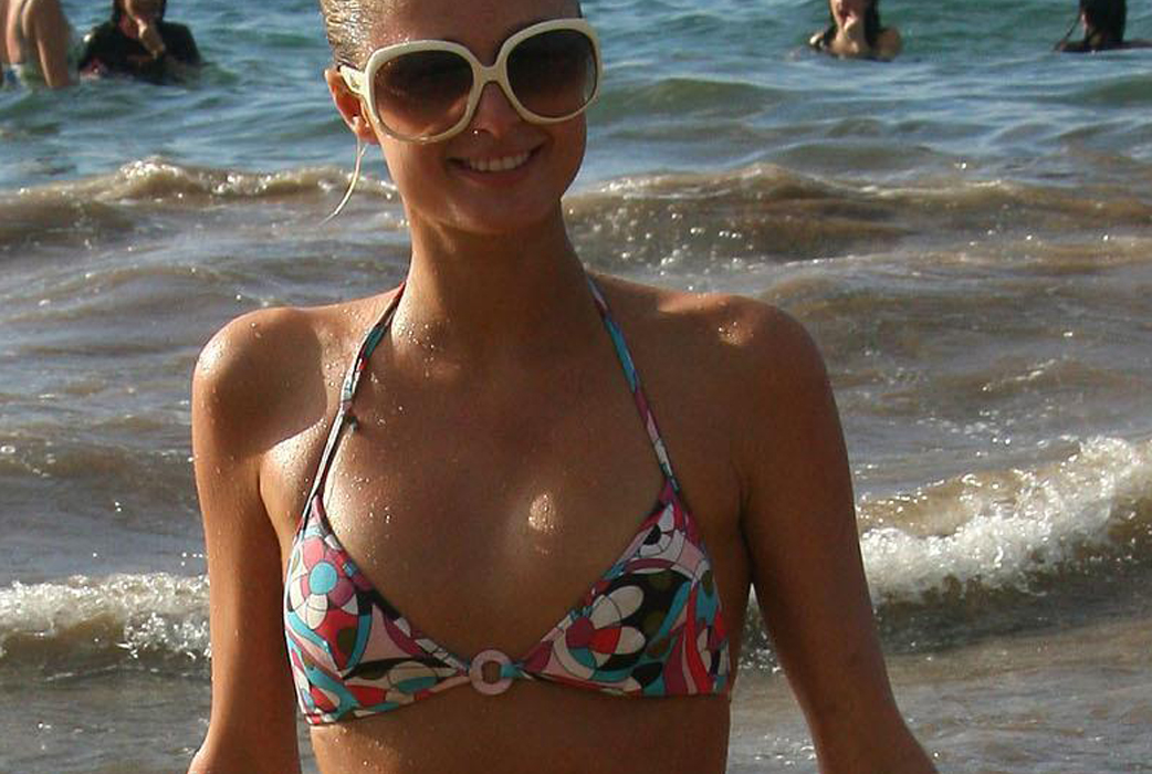 Paris Hilton har alltid varit extremt smal och inte heller haft särskilt stora bröst Paris Hilton har alltid varit extremt smal och inte heller haft särskilt stora bröst